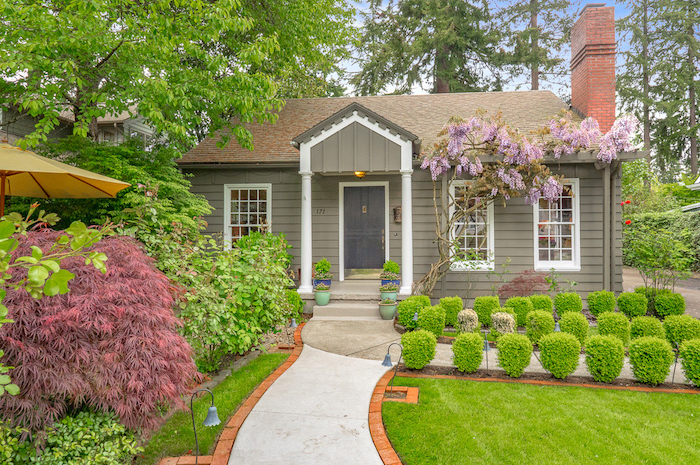 Waterfront Homes in Oswego Lake